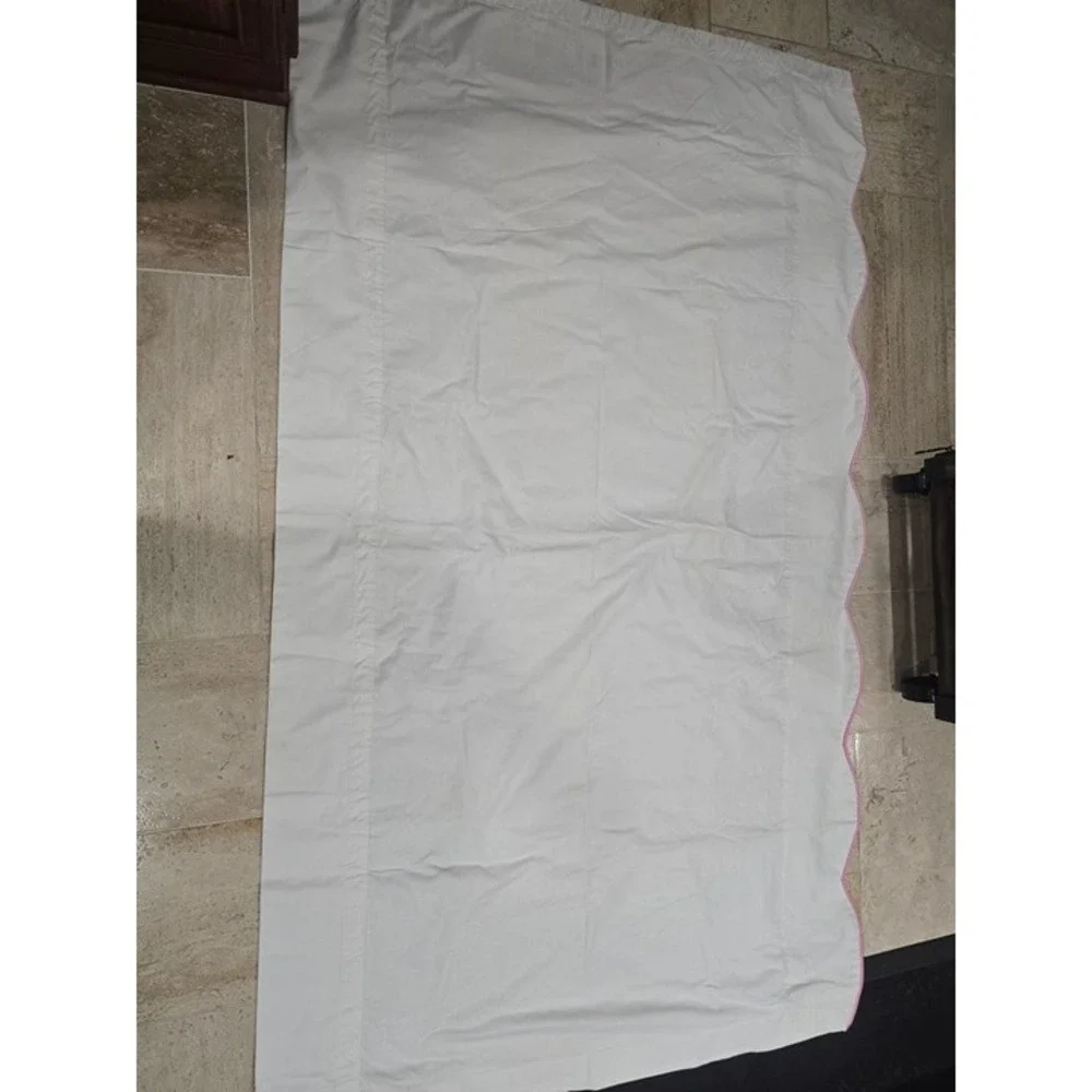 White‎ with Pink Scalloped Curtains 85x48